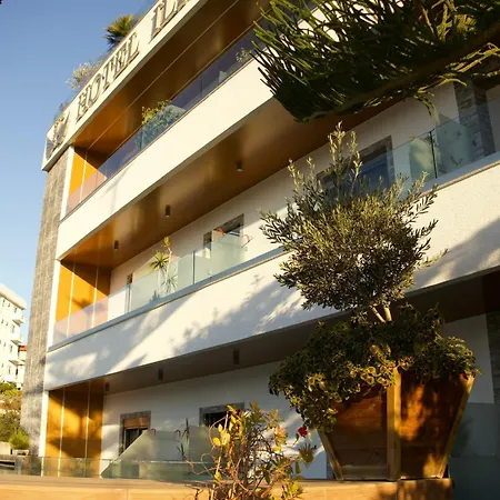 מלון Ilio Boutique Swim Up 4*