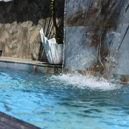Ilio Boutique Swim Up מלון 4*