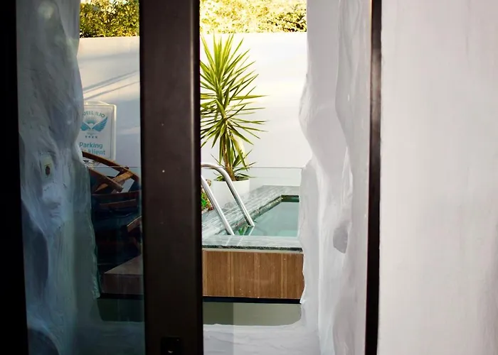 Ilio Boutique Swim Up Sarandë